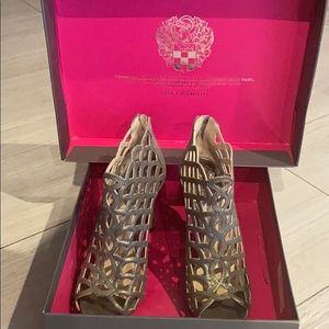 Vince Camuto Shoes